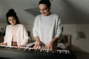 《假装淡定》吉他谱_单色凌_吉他弹唱谱4/4拍