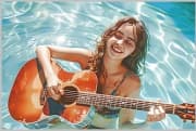 《她在等待》吉他谱_盘尼西林乐队_吉他弹唱谱4/4拍