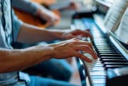 《月亮都老了》吉他谱_房东的猫_吉他弹唱谱4/4拍
