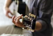 《月半湾》吉他谱_黑鸭子合唱组_吉他弹唱谱4/4拍