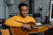 《巴黎假期》吉他谱_过又嘉_吉他弹唱谱4/4拍
